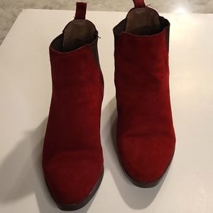 White Mountain burgundy ankle boots, Size 7M